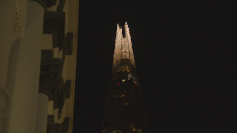 Außenansicht-Des-Shard-Bürogebäudes-In-Der-Skyline-Des-Londoner-Geschäftsviertels-Bei-Nacht-1