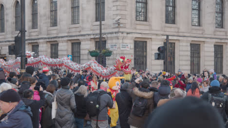 Desfile-Alrededor-De-Trafalgar-Square-En-Londres-Reino-Unido-En-2023-Para-Celebrar-El-Año-Nuevo-Chino-Con-La-Danza-Del-Dragón