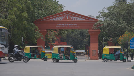 Entrance-To-The-Vidhana-Soudha-Legislative-Assembly-Building-In-Bangalore-India-With-Traffic