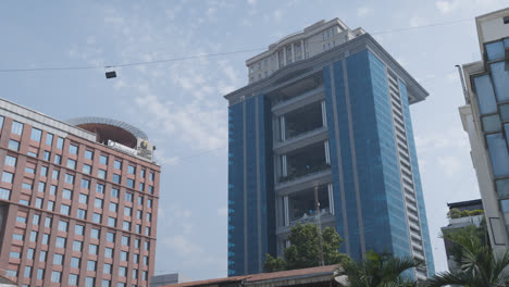 Mansión-Construida-Sobre-El-Rascacielos-Kingfisher-Towers-En-El-Edificio-De-La-Ciudad-De-UB-En-Bangalore,-India