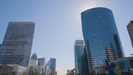 Wolkenkratzer-Im-Geschäftsviertel-La-Défense-Von-Paris,-Frankreich-2