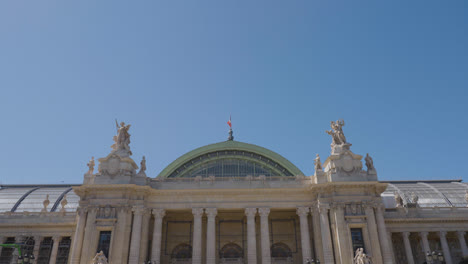 Außenansicht-Des-Museums-Und-Der-Galerie-Petit-Palais-In-Paris,-Frankreich,-Aufgenommen-In-Zeitlupe-1