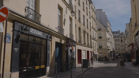 Marais-Viertel-Von-Paris,-Frankreich,-Voller-Geschäfte,-Bars,-Restaurants-Und-Touristen-5