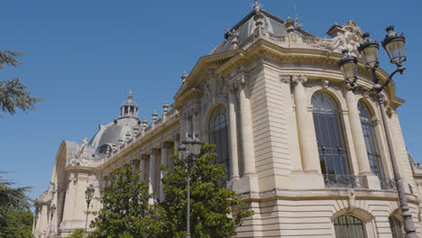 Exterior-Of-The-Petit-Palais-Museum-And-Gallery-In-Paris-France-Shot-In-Slow-Motion-2