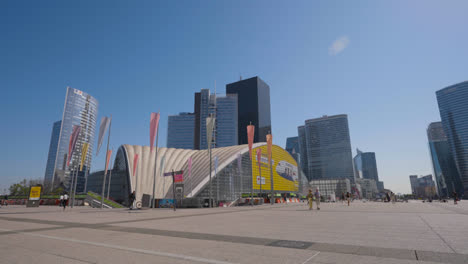 Wolkenkratzer-Im-Geschäftsviertel-La-Défense-Von-Paris,-Frankreich-5