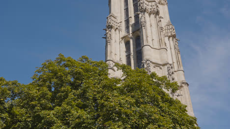 Außenansicht-Des-Turms-Tour-Saint-Jacques-In-Paris,-Frankreich-Vor-Blauem-Himmel-4