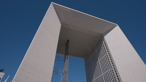 Nahaufnahme-Der-Arche-De-La-Défense-Im-Geschäftsviertel-Von-Paris,-Frankreich-3