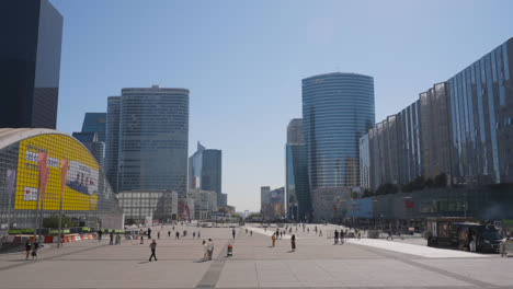 Wolkenkratzer-Im-Geschäftsviertel-La-Défense-Von-Paris,-Frankreich-5