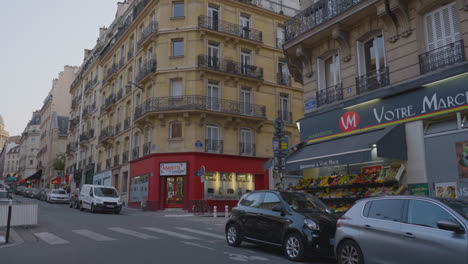Geschäfte,-Cafés-Und-Restaurants-Im-5.-Arrondissement-In-Paris,-Frankreich-2