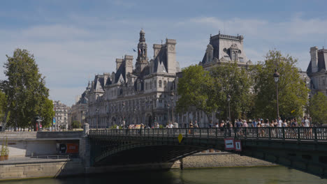 Pont-D'Arcole-Bridge-Crossing-River-Seine-And-Hotel-De-Ville-In-Paris-France-With-Tourists