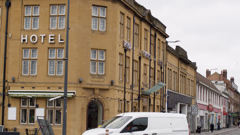 Exterior-Del-Hotel-Royal-Oxford-En-Frideswide-Square-En-El-Centro-De-La-Ciudad-De-Oxford-Con-Tráfico