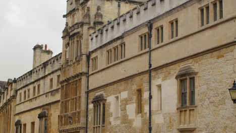 Exterior-Del-Brasenose-College-Y-El-Edificio-De-La-Cámara-Radcliffe-En-Radcliffe-Square-En-El-Centro-De-La-Ciudad-De-Oxford