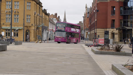 Frideswide-Square-Im-Stadtzentrum-Von-Oxford-Mit-öffentlichen-Verkehrsmitteln-Und-Verkehr