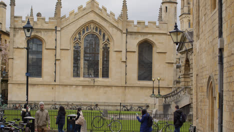 Außenansicht-Des-All-Souls-College-Und-Des-Radcliffe-Camera-Gebäudes-Am-Radcliffe-Square-Im-Stadtzentrum-Von-Oxford