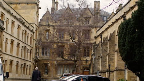 Pembroke-Square-En-El-Centro-De-La-Ciudad-De-Oxford-Con-Edificios-Típicos