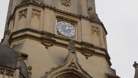 Zifferblatt-Auf-Tom-Tower-Im-Christchurch-College-Universitätsgebäude-Im-Stadtzentrum-Von-Oxford