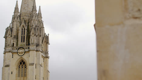 Außenansicht-Der-Universitätskapelle-Der-Heiligen-Jungfrau-Maria-Und-Des-Radcliffe-Camera-Gebäudes-Im-Stadtzentrum-Von-Oxford-1