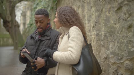 Couple-Getting-Directions-From-Smartphone