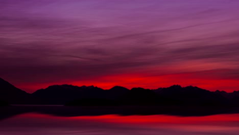 Puesta-de-sol-roja-sobre-el-lago