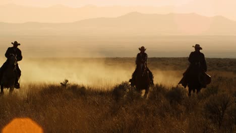 Cattlemen-Riding-Horses-at-Sunset-06