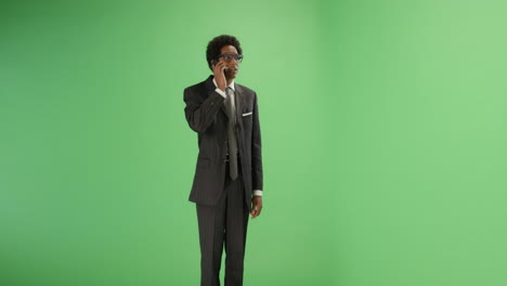 Businessman-talking-on-phone-with-green-screen