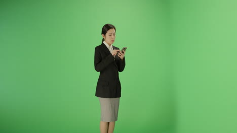 Businesswoman-sending-email-on-phone-with-green-screen