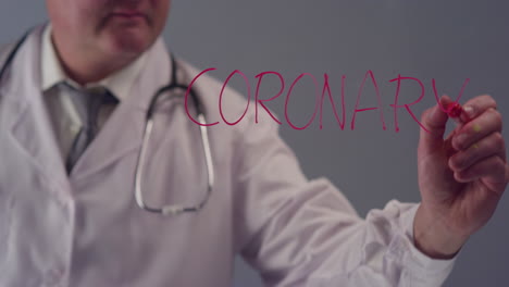 Doctor-escribiendo-la-palabra-coronario