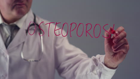 Doctor-escribiendo-la-palabra-osteoporosis