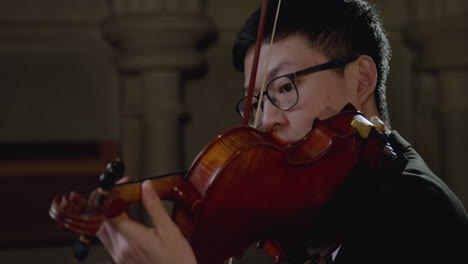 Close-Up-Of-Male-Violinist-Performing