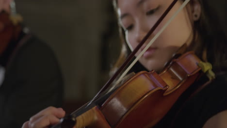 Close-Up-Female-Violinist-Performing