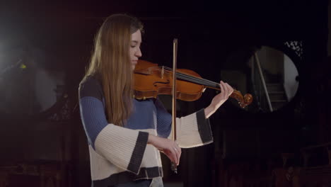 Side-View-Of-Female-Violinist-Playing-Music