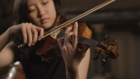 Close-Up-Of-Female-Violinist-During-A-Performance