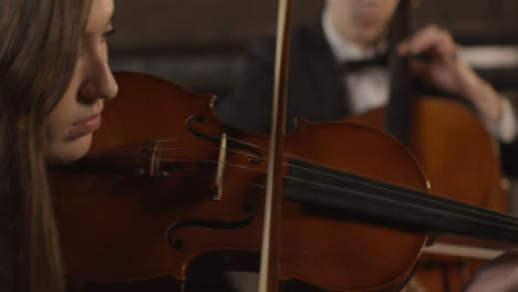 Close-Up-Female-Violinist-During-Performance