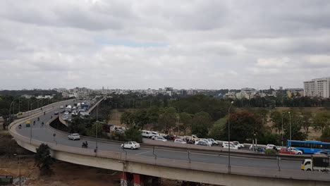 Zeitraffer-Video-Der-Hauptverkehrszeit-In-Der-Zinnfabrik-Überführung-Krishnarajapuram-Bangalore-Karnataka-Indiennat