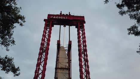 Bengaluru-Karnataka--India-Top-to-bottom-tilting-shot-of-the-440-tonne-stone-erection-called-Veeragallu-at-the-national-war-museum-in-Bengaluru