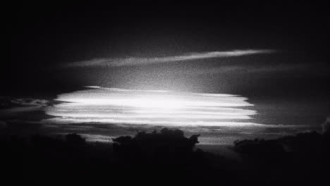Archivclip-Der-Luftaufnahme-Der-Atombombenexplosion