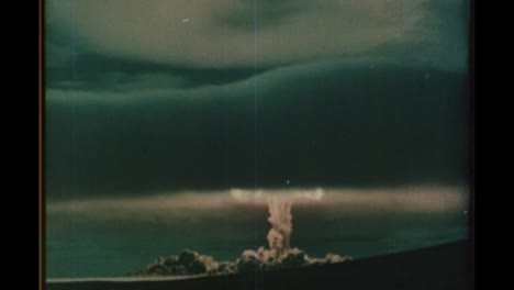 1951-Soviet-Nuclear-Bomb-Test-Explosión-Destroying-Surroundings