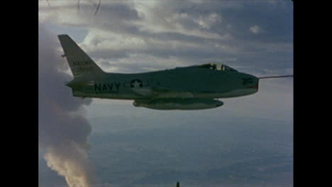 1957-Jet-Americano-Volando-Durante-La-Prueba-Atómica-De-Owens