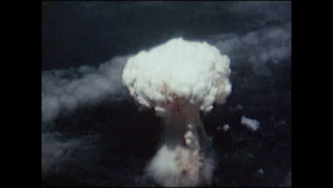 1945-Atombombenexplosion-In-Nagasaki-04