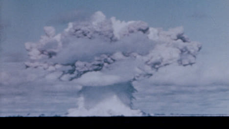 1946-Baker-Atombombe-Während-Der-Operation-Kreuzung-Am-Bikini-Atoll-020