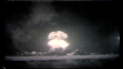 1957-Priscilla-Explosión-De-Una-Bomba-Atómica-Durante-La-Operación-Plumbbob-01