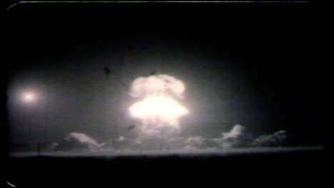 1957-Priscilla-Explosión-De-Una-Bomba-Atómica-Durante-La-Operación-Plumbbob-02