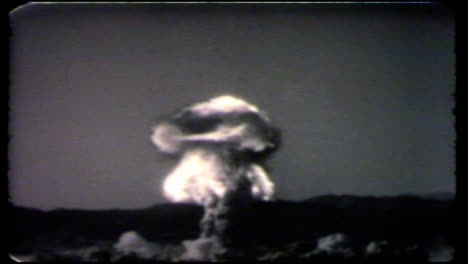 1957-Priscilla-Explosión-De-Una-Bomba-Atómica-Durante-La-Operación-Plumbbob-03