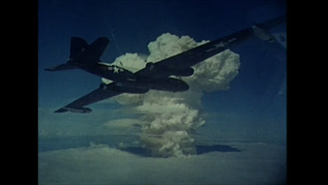 1959-Avión-Americano-B-57b-En-Misión-De-Muestreo-De-Nubes-Durante-La-Examen-Termonuclear-En-El-Atolón-Bikini