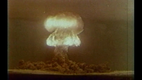 Archiv-Clip-Des-Atombomben-Detonationstests-Mitte-Des-20.-Jahrhunderts-04