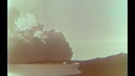 Archiv-Clip-Des-Atombomben-Detonationstests-Mitte-Des-20.-Jahrhunderts-11