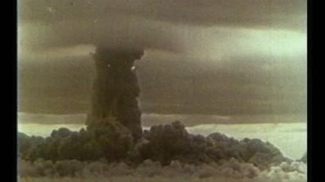 Archiv-Clip-Des-Atombomben-Detonationstests-Mitte-Des-20.-Jahrhunderts-13
