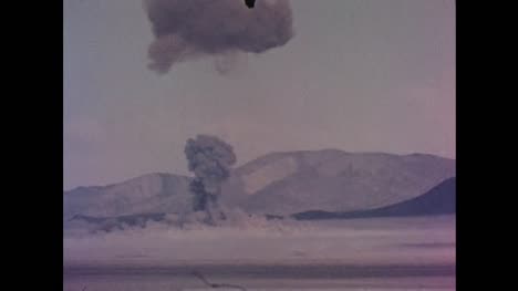 1955-Amerikanischer-Atombombentest-Während-Des-Betriebs-Teekanne-In-Der-Wüste-Von-Nevada