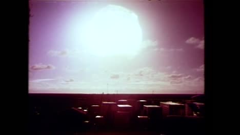 Clip-De-Archivo-De-La-Detonación-De-Una-Bomba-Nuclear-Estadounidense-Durante-La-Operación-Dominic-01