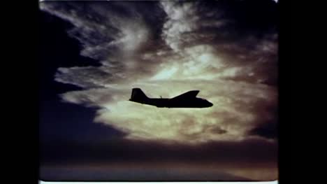 Archivclip-Eines-Amerikanischen-Flugzeugs-Im-Flug-Während-Des-Betriebs-Dominic